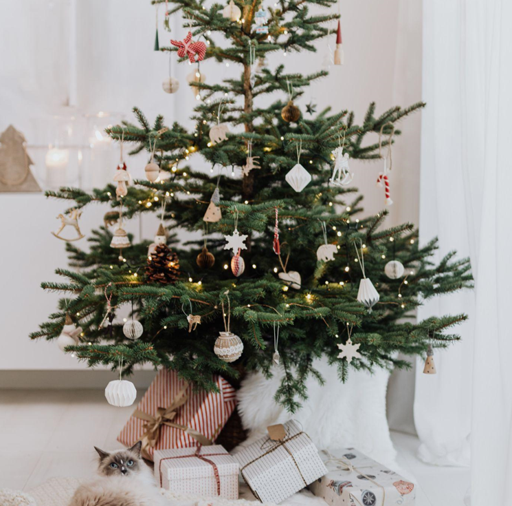 The Timeless Beauty of Artificial Christmas Trees: A Guide